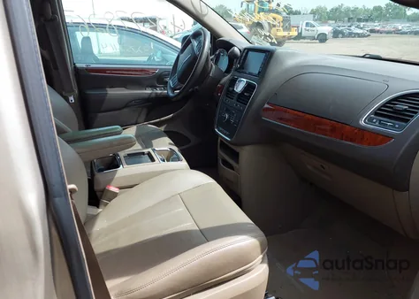 2013 Chrysler Town & Country Touring из США, поврежденный, VIN 2C4RC1BG3DR778321